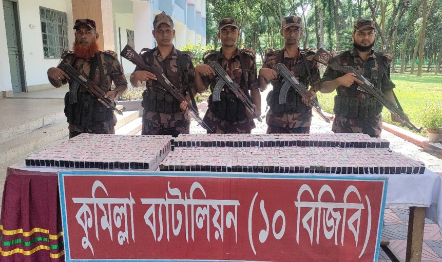 কুমিল্লায় ১ কোটি ২৪ লক্ষ ১২ হাজার টাকা মূল্যের ভারতীয় মোবাইল ফোনের ডিসপ্লে জব্দ